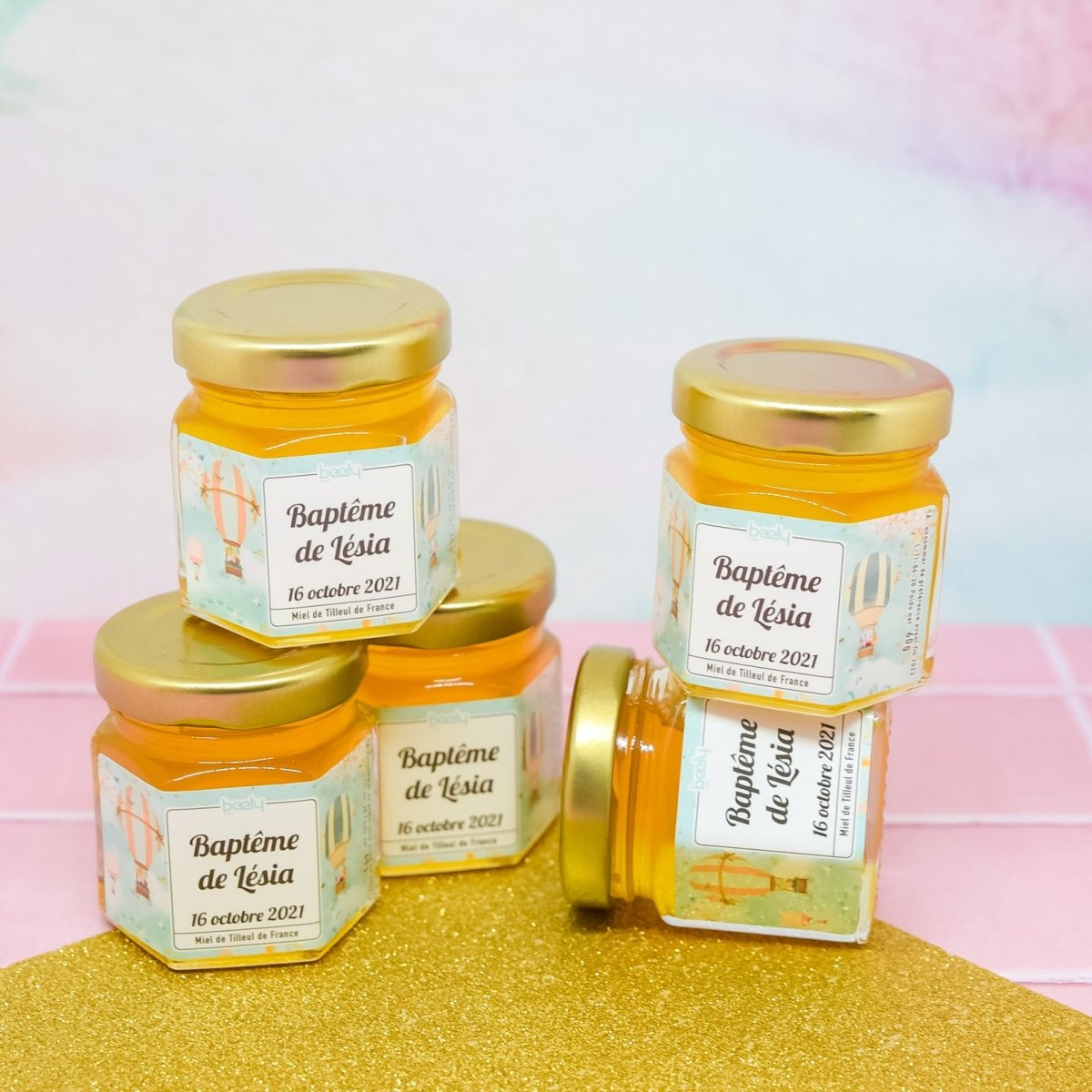 pot de miel comme Cadeau Invité baptême avec étiquette sur-mesure