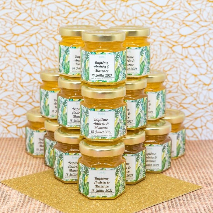 personnalisation de pot de miel comme cadeau souvenir de bapteme