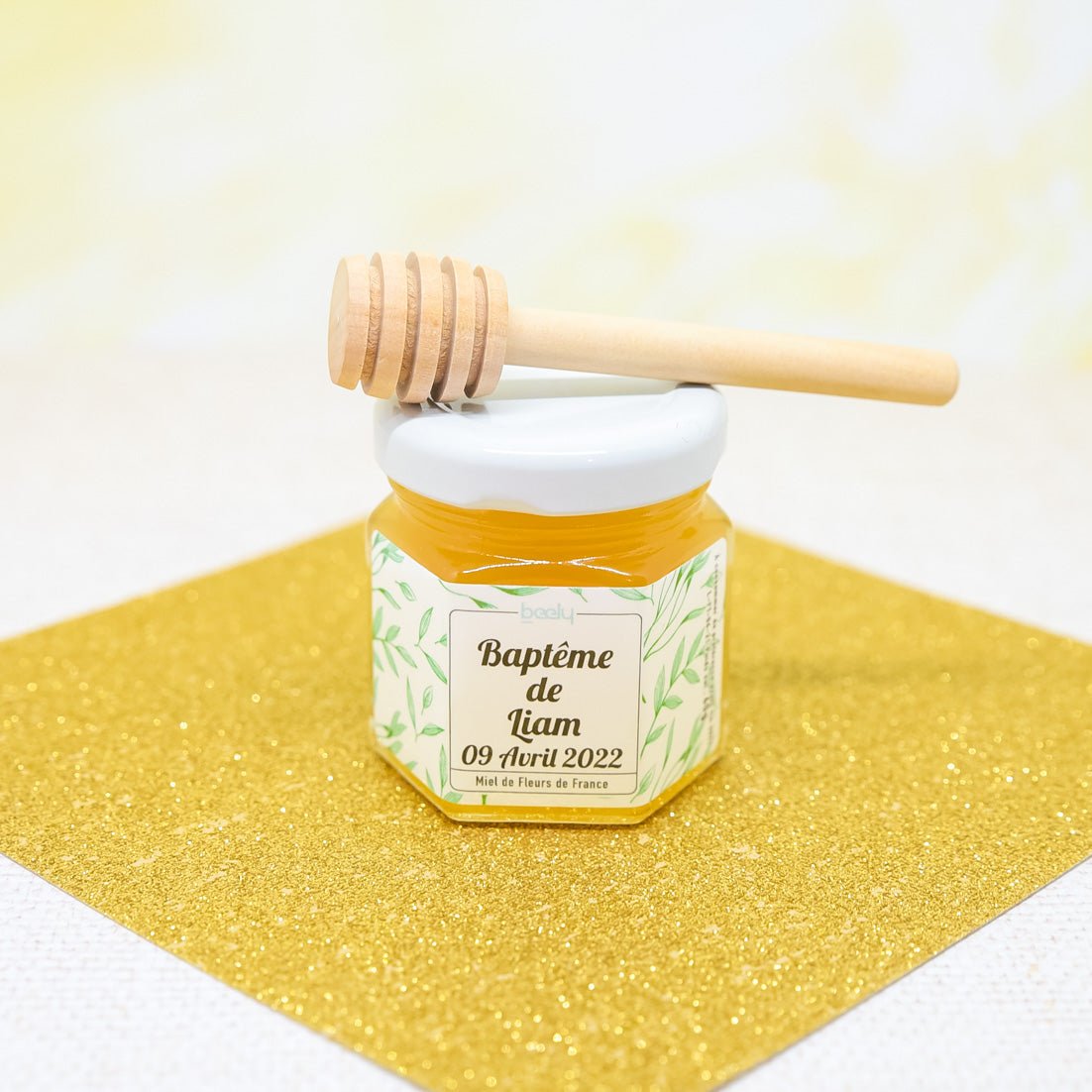 pot de miel personnalisé comme cadeau invité champêtre de garçon
