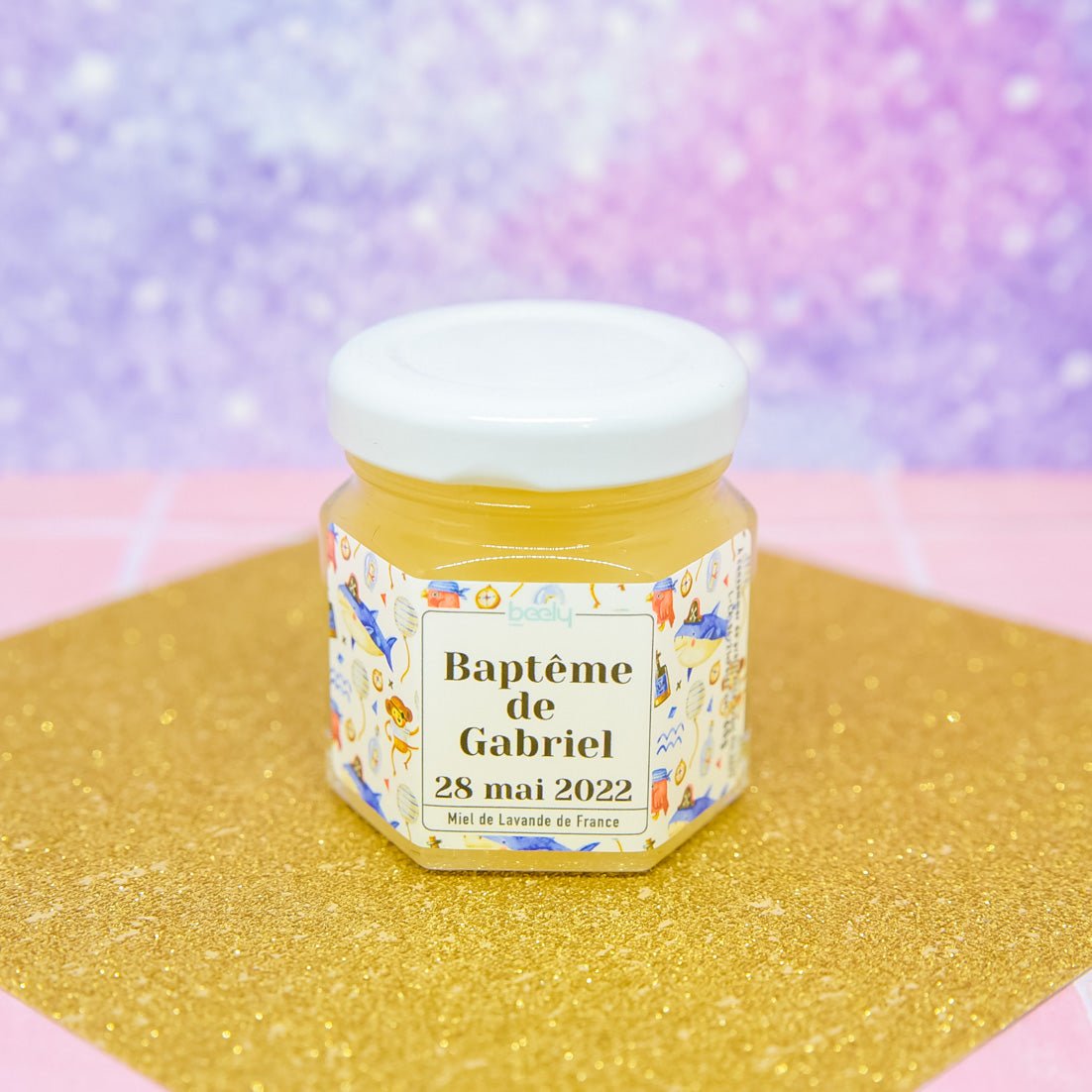 pot de miel de lavande personnalisé comme cadeau invité de bapteme