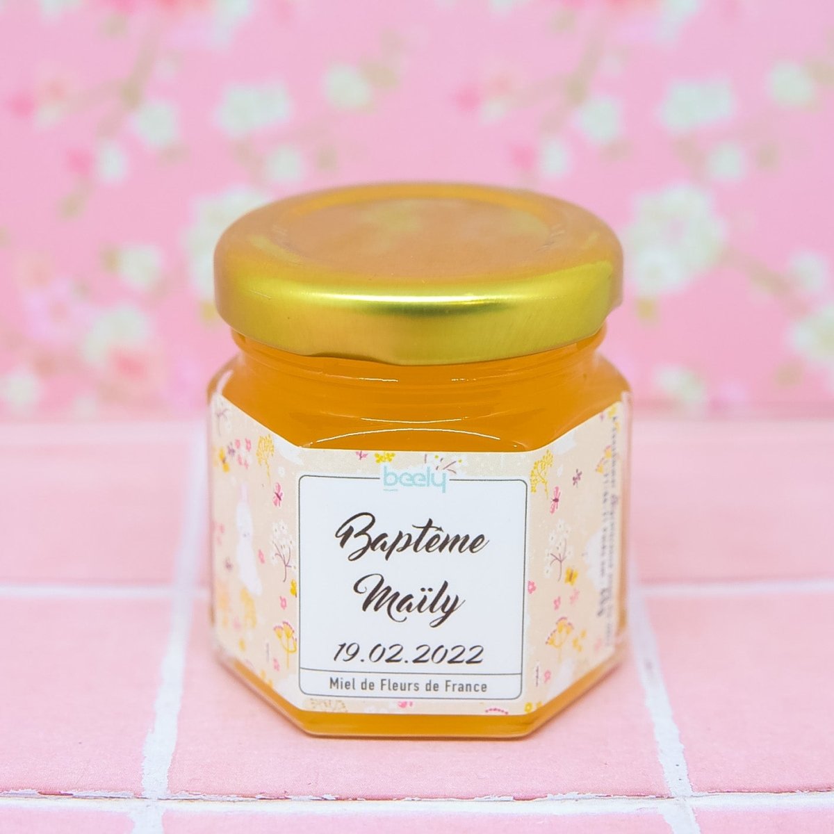 petit pot de miel personnalisé pour un souvenir de bapteme de fille